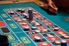 doraplay Dice Game interface showing dice roll animation and bet settlement